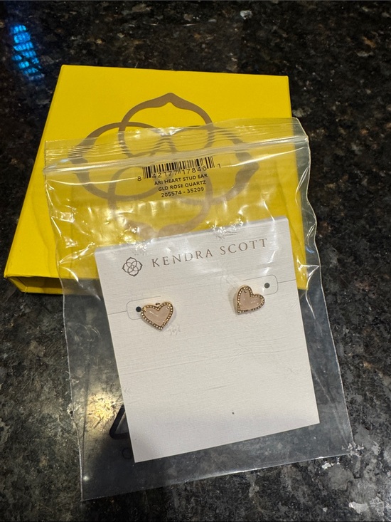 Kendra Scott Jewelry - Kendra Scott Rose Gold Heart Stud Earrings with Beaded Edge